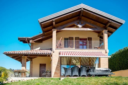 Foto Villa unifamiliare in Via Viapiana, Montegrosso d'Asti di 304 m²