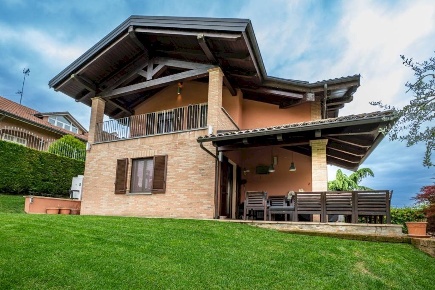 Foto Villa unifamiliare in Via Viapiana, Montegrosso d'Asti di 304 m²