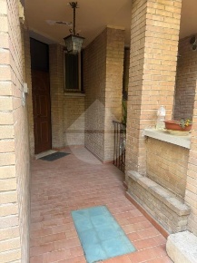 Foto Villa a schiera in Via Papa Giovanni XXIII, Assisi di 230 m²