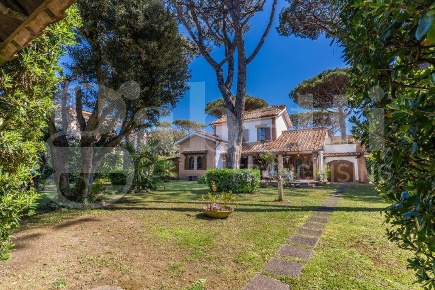 Foto Villa singola in Via Giulianova 41, Fiumicino Fregene di 217 m²