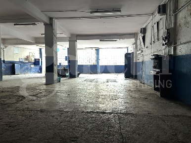 Foto Magazzino in Via Bertuccioni 19, Genova Marassi di 450 m² in vendita