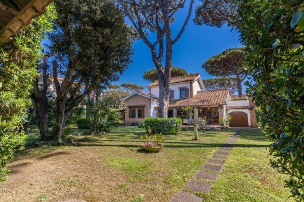 Foto Villa singola in Via Giulianova 41, Fiumicino Fregene di 217 m²