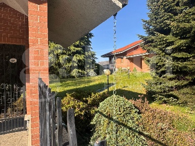 Foto Villa unifamiliare in Andruetto, Sangano di 350 m² con 7 locali