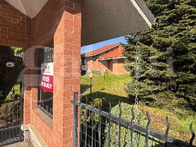 Foto Villa unifamiliare in Andruetto, Sangano di 350 m² con 7 locali
