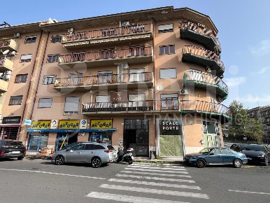 Foto Appartamento in Via Robero Giuffrida Castorina 23, Catania di 120 m²