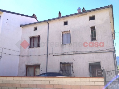 Foto Casa indipendente in Via Degli Eroi 76, San Pietro Infine di 270 m²
