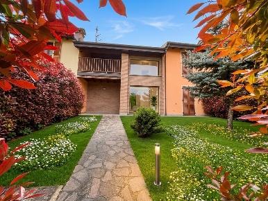 Foto Villa unifamiliare in Via Torre Sacchetti 45, Stradella Centro