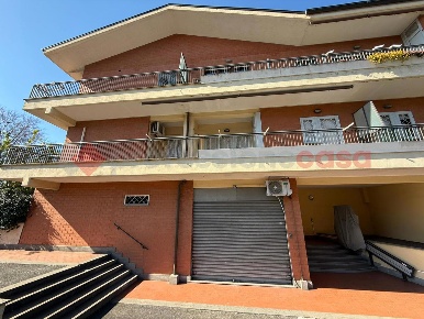 Foto Negozio in Roma, Albano Laziale Pavona di 50 m² con 1 locali