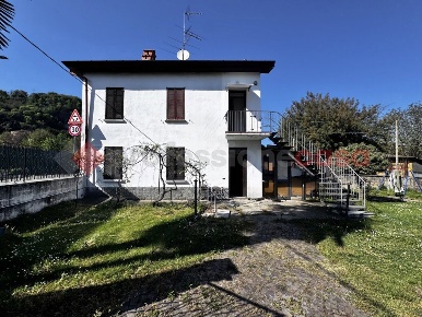Foto Casa indipendente in Piave, Arona Centro di 135 m² con 4 locali