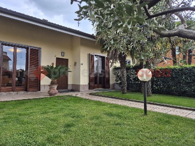 Foto Villa bifamiliare in Via zerbi 58, Cerro Maggiore Cantalupo di 204 m²