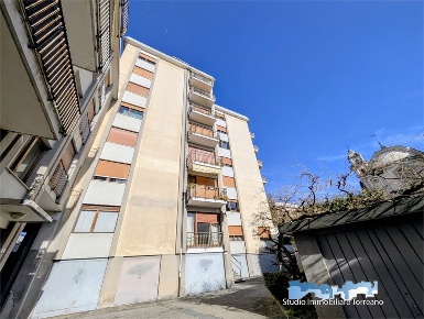 Foto Appartamento a Ivrea di 107 m² con 4 locali in vendita