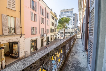 Foto Appartamento in Via Roma, Lecco Centro di 120 m² con 3 locali