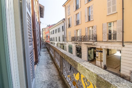 Foto Ufficio in Vicolo San Giacomo, Lecco Centro di 120 m² con 4 locali