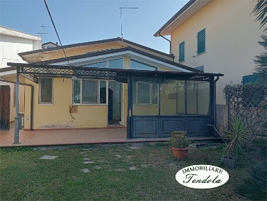 Foto Case semi ndipendenti a Luni Casano Dogana Isola di 295 m² in vendita