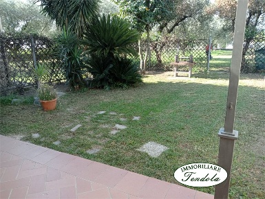Foto Case semi ndipendenti a Luni Casano Dogana Isola di 295 m² in vendita