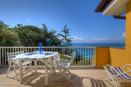 Foto Appartamento in Via dei Gerani, Varazze Sant'Ambrogio di 129 m²