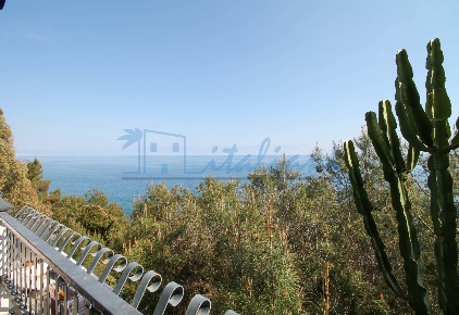 Foto Appartamento in Via Pini d'Aleppo, Varazze Sant'Ambrogio di 87 m²