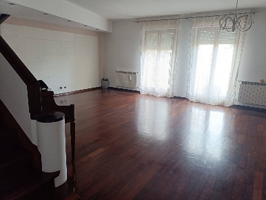 Foto Casa indipendente in VIA SERRALOGGIA, Fabriano Centro di 164 m²