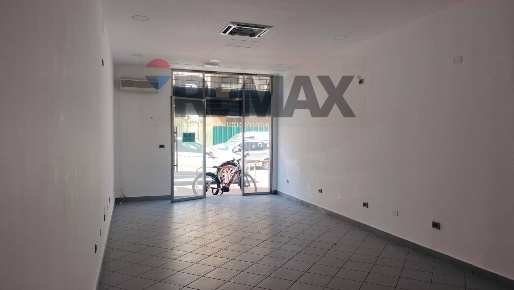 Foto Negozio in via santuario di Cruillas 23, Palermo Cruillas di 47 m²