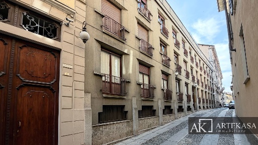 Foto Appartamento in Via Azario 3, Novara Centro Storico di 80 m²