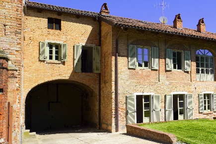 Foto Rustico in Via Marconi 57, Brusasco Centro di 230 m² con 8 locali