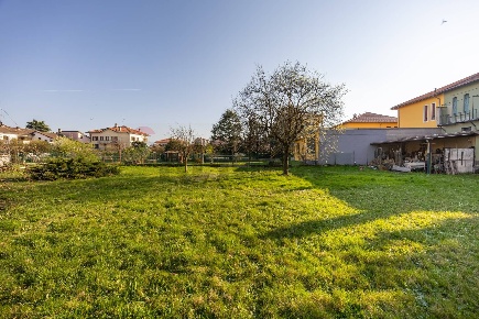 Foto Casa indipendente in via Radaelli 5, Segrate di 487 m² con 5 locali