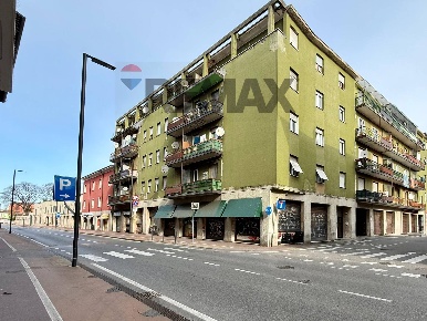 Foto Negozio in Via Milano 114, Brescia Fiumicello di 199 m² con 2 locali