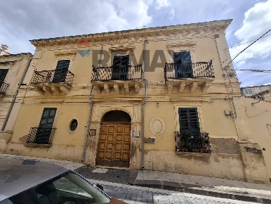 Foto Appartamento in Via Sergio Sallicano 69, Noto Centro di 110 m²
