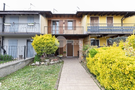 Foto Villa a schiera in Via Valle D'aosta 28, Leno Centro di 111 m²