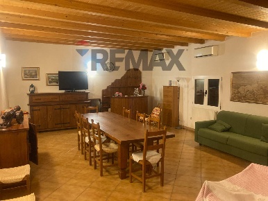 Foto Casa indipendente in Via alpone 1, Buttapietra di 232 m² con 10 locali