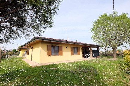 Foto Casa indipendente a Casarsa della Delizia Centro di 143 m² in vendita