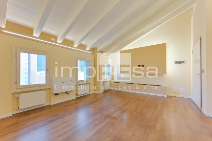 Foto Appartamento in Via Sottoportico del Monte di Pietà 3, Centro di 78 m²