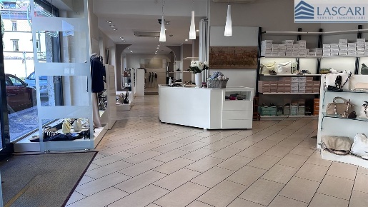 Foto Negozio in Via Don Luigi Palazzolo, Bergamo Stazione di 253 m²