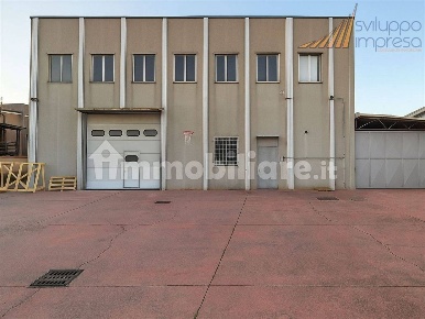 Foto Capannone industriale in via Bruno Giordano / via Meucci, di 803 m²