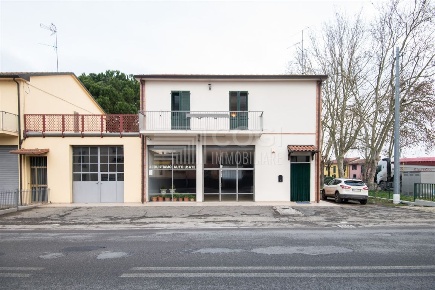 Foto Magazzino in Via Marughetta, Imola Sasso Morelli, Sesto Imolese