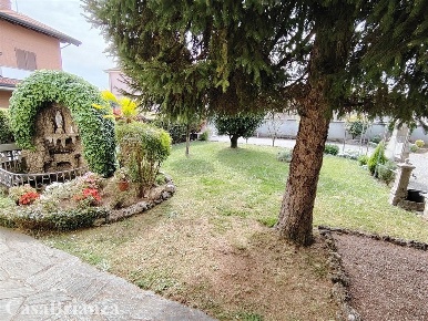 Foto Appartamento a Biassono Centro di 60 m² con 2 locali in affitto