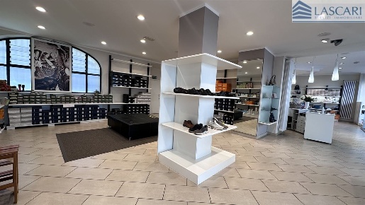 Foto Negozio in Via Don Luigi Palazzolo, Bergamo Stazione di 253 m²