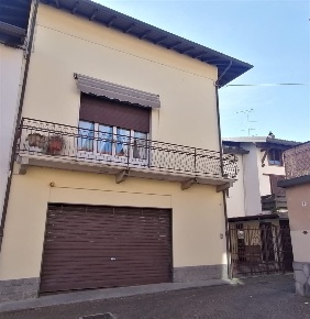 Foto Case semi ndipendenti in PIAZZA PATRIOTI, Taino Centro di 241 m²