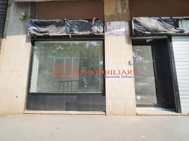 Foto Negozio in Viale Certosa, Milano Certosa di 60 m² con 2 locali