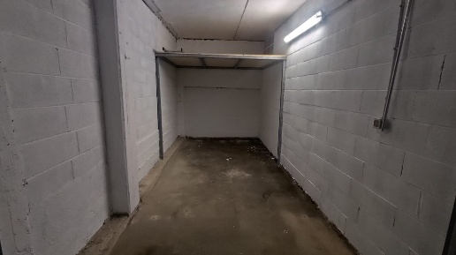 Foto Box in Via toti, Loano Centro di 13 m² con 1 locali in vendita