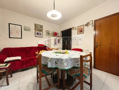 Foto Casa indipendente a Trecastelli di 180 m² con 10 locali in vendita