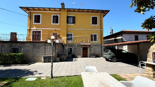 Foto Appartamento a Torgiano di 170 m² con 6 locali in vendita
