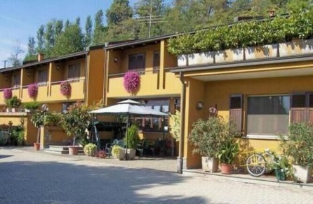 Foto Hotel a Piverone Anzasco di 905 m² con 20 locali in vendita