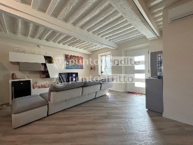Foto Villa bifamiliare a Lucca Santissima Annunziata di 180 m² con 5 locali