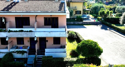 Foto Villa a schiera a Massa Marina di Massa Centro di 80 m² con 4 locali