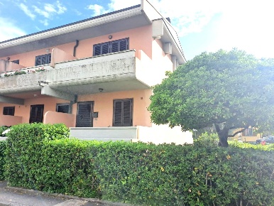 Foto Villa a schiera a Massa Marina di Massa Centro di 80 m² con 4 locali
