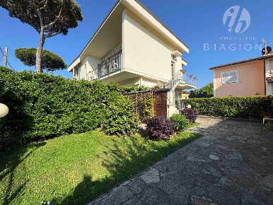 Foto Appartamento a Pietrasanta di 75 m² con 4 locali in vendita