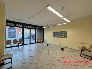 Foto Locale commerciale a Lucca San Marco - Acquacalda di 65 m² in vendita