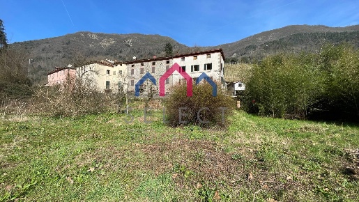 Foto Case semi ndipendenti a Borgo a Mozzano Pedogna di 130 m² con 7 locali