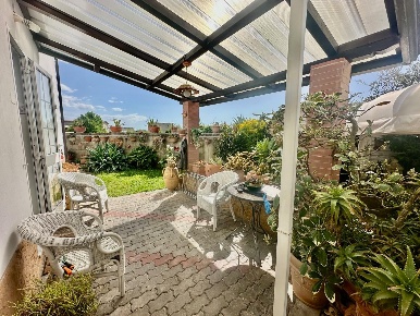 Foto Case semi ndipendenti a Massa Castagnola di 100 m² con 4 locali